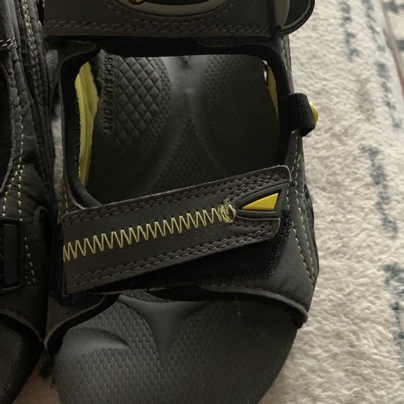 Riverland boys Velcro sandals size 4 - Picture 2 of 13